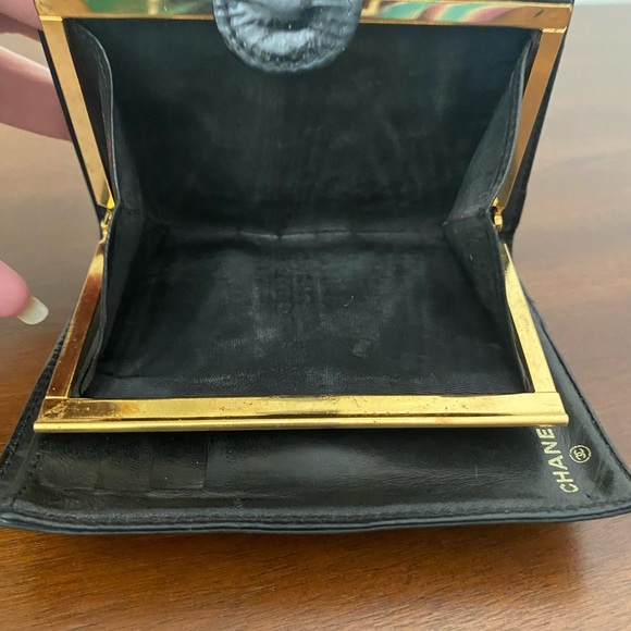 Chanel Black Patent Leather Wallet/Iconic Interlocking CC Logo - Picture 6 of 9